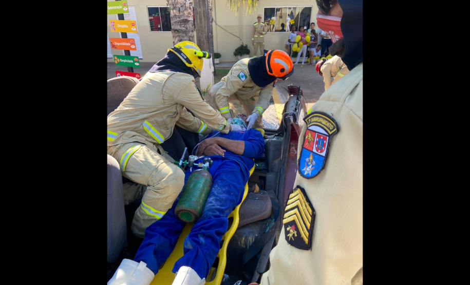 Simulado de atendimento de acidente de trânsito. Maio Amarelo 2024. Jacarezinho.