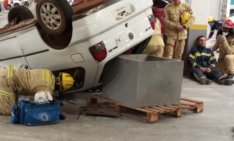 Simulado de atendimento de trânsito em ação do Maio Amarelo. Maio 2024. Pato Branco.