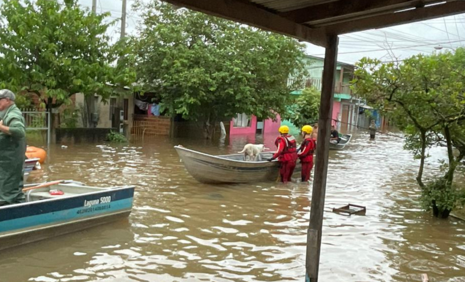 Bombeiros do Paraná em atuação no Rio Grande do Sul. Maio 2024.