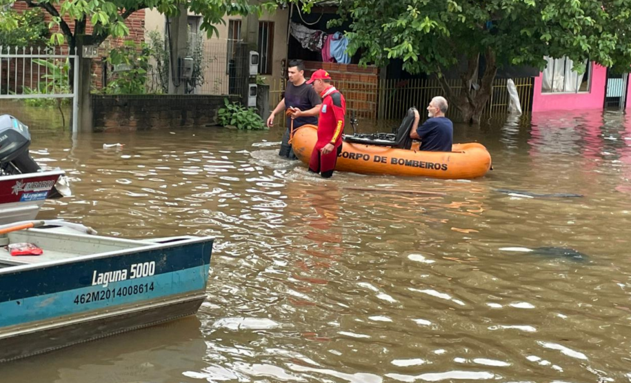 Bombeiros do Paraná em atuação no Rio Grande do Sul. Maio 2024.