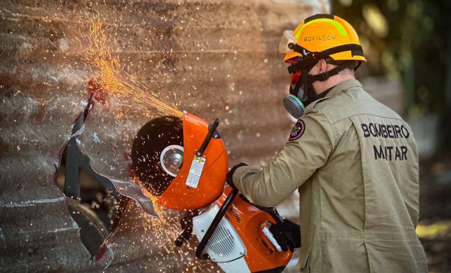 Curso do CBMPR para bombeiros do Acre sobre segurança em silos.