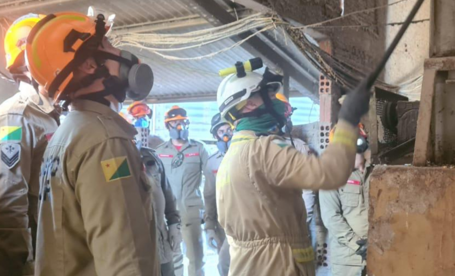 Curso do CBMPR para bombeiros do Acre sobre segurança em silos.