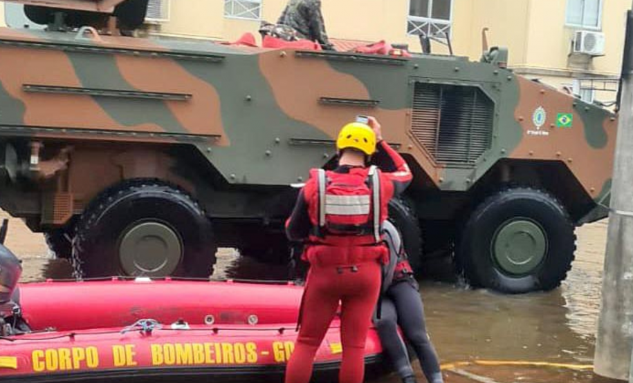 Bombeiros do Paraná em ação no Rio Grande do Sul em 2024.