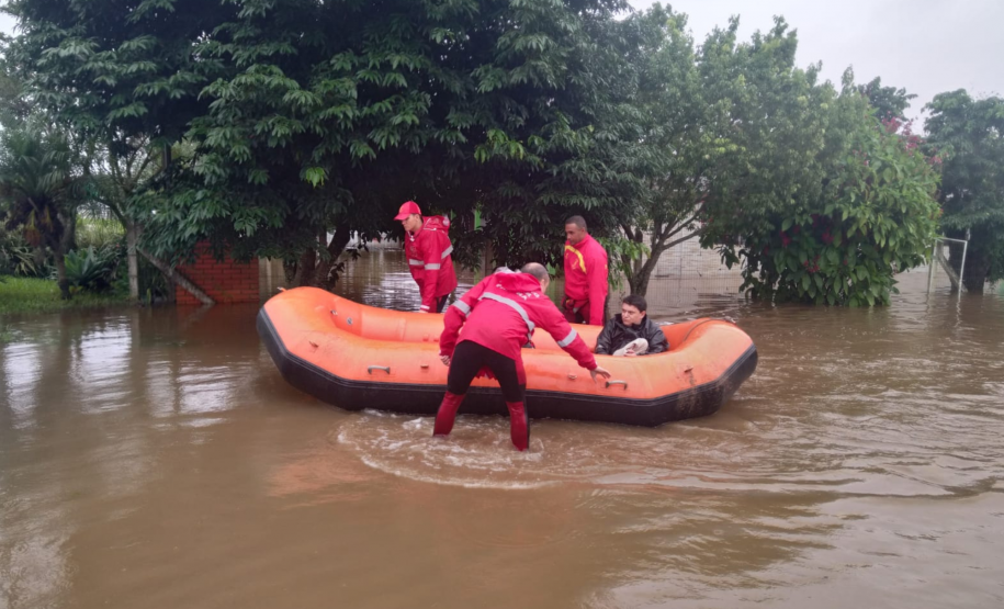 Bombeiros do Paraná em ação no Rio Grande do Sul em 2024.