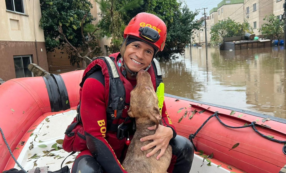 Bombeiros do Paraná em ação no Rio Grande do Sul em 2024.