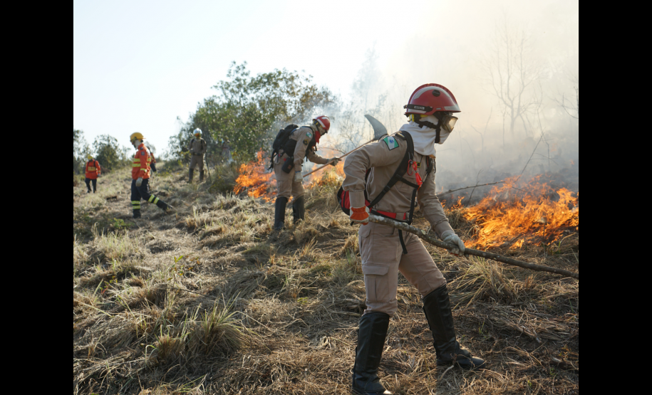 Corpo de Bombeiros Militar do Paraná em ação.