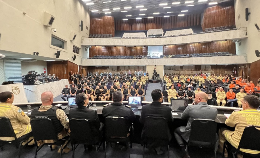 Homenagem da Alep para as forças de segurança que atuaram no Rio Grande do Sul em 2024.