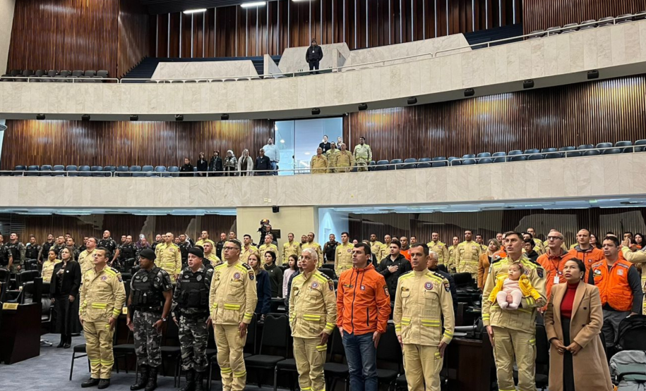 Homenagem da Alep para as forças de segurança que atuaram no Rio Grande do Sul em 2024.