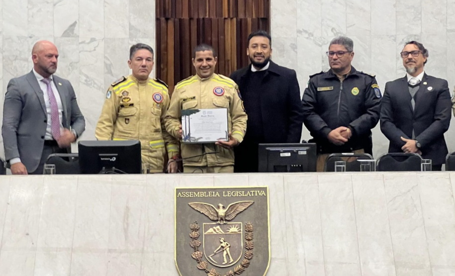 Homenagem da Alep para as forças de segurança que atuaram no Rio Grande do Sul em 2024.