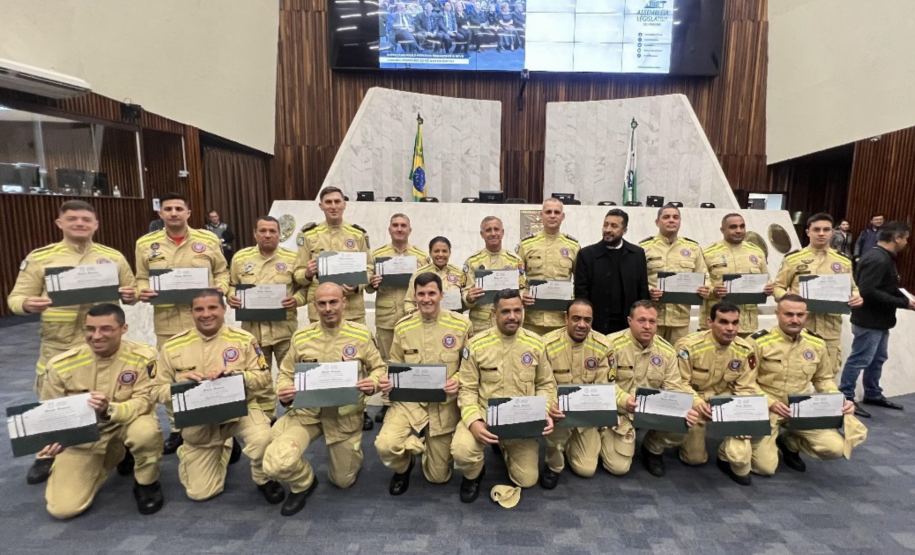 Homenagem da Alep para as forças de segurança que atuaram no Rio Grande do Sul em 2024.