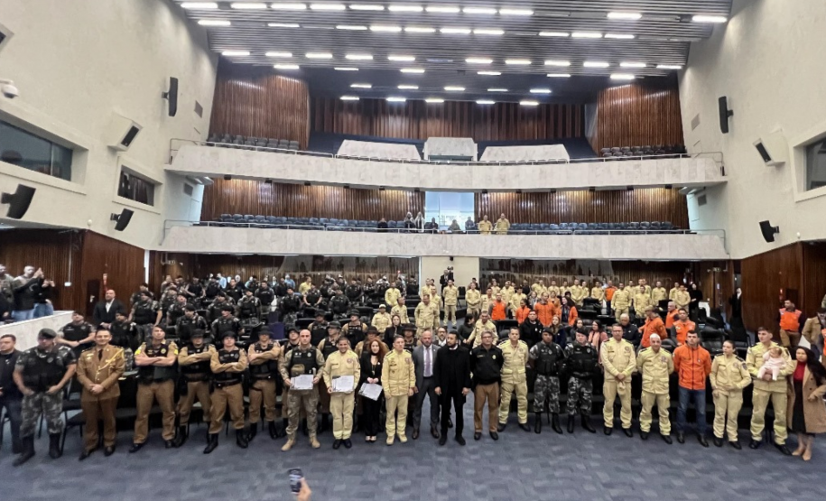 Homenagem da Alep para as forças de segurança que atuaram no Rio Grande do Sul em 2024.