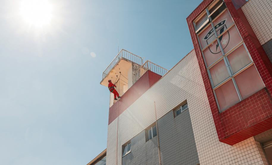 Equipe do GOST, do Corpo de Bombeiros Militar do Paraná.