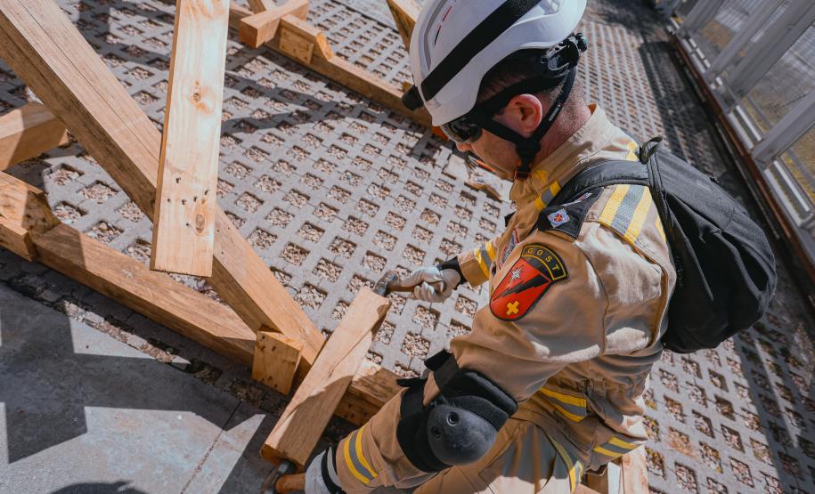 Equipe do GOST, do Corpo de Bombeiros Militar do Paraná.