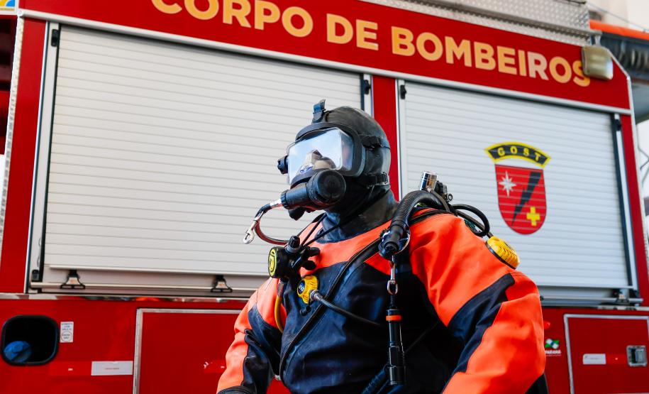 Equipe do GOST, do Corpo de Bombeiros Militar do Paraná.
