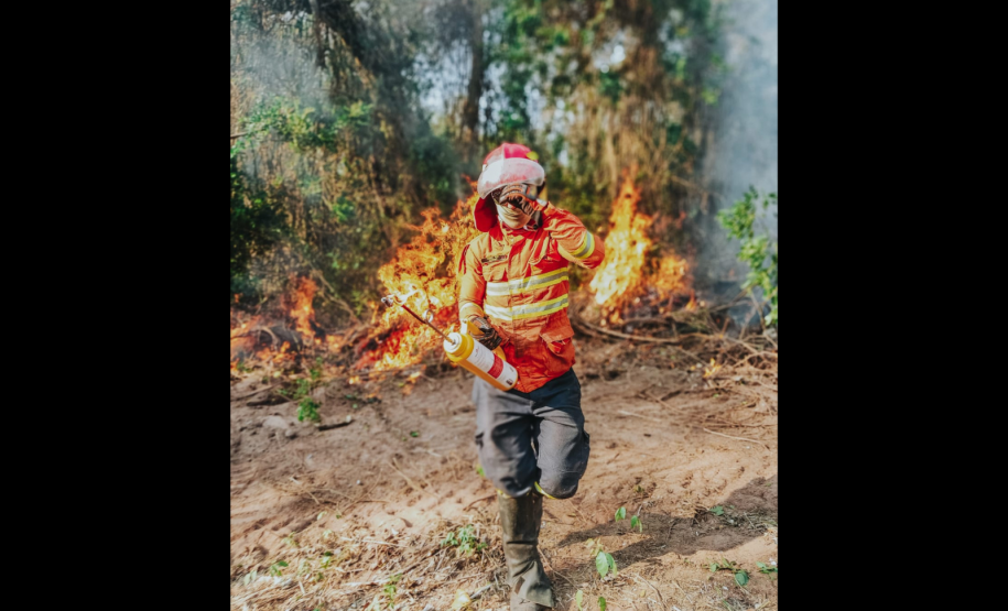Bombeiros do Paraná em ação durante os incêndios florestais em agosto de 2024.