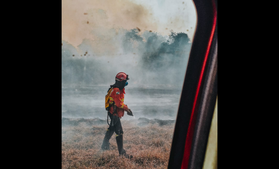 Bombeiros do Paraná em ação durante os incêndios florestais em agosto de 2024.