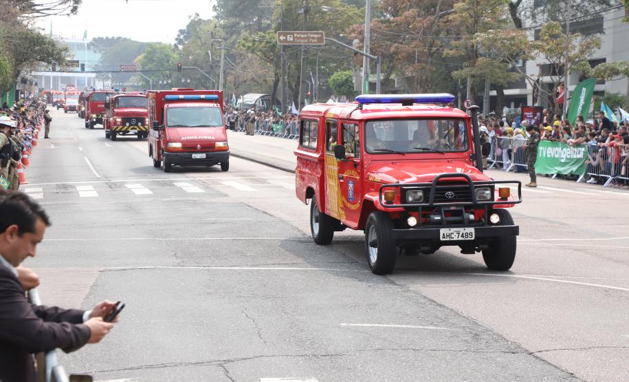 Desfile da Independência em Curitiba, 2024. Passagem do Corpo de Bombeiros Militar do Paraná.