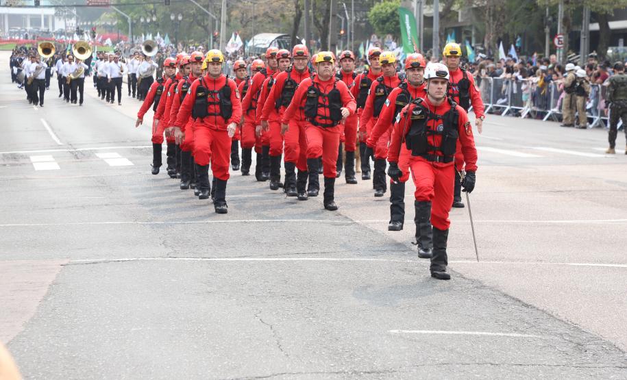 Desfile da Independência em Curitiba, 2024. Passagem do Corpo de Bombeiros Militar do Paraná.