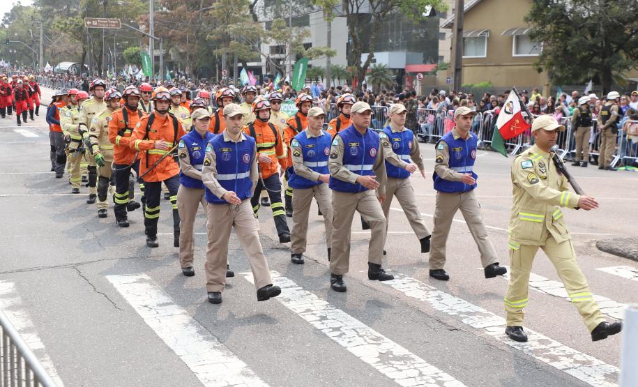 Desfile da Independência em Curitiba, 2024. Passagem do Corpo de Bombeiros Militar do Paraná.