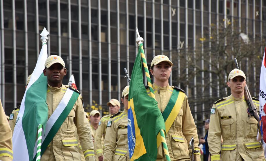 Desfile da Independência em Curitiba, 2024. Passagem do Corpo de Bombeiros Militar do Paraná.