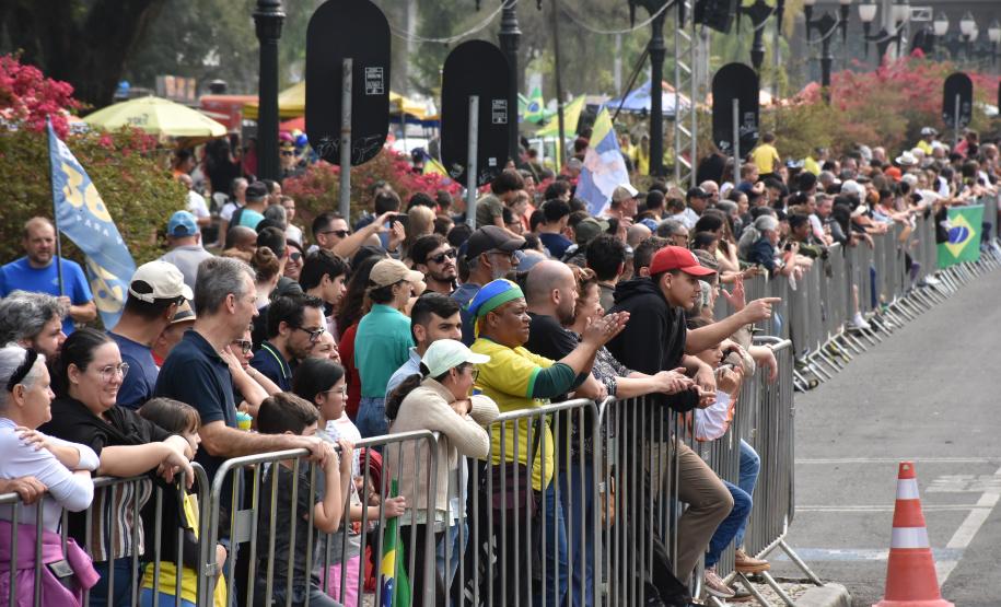 Desfile da Independência em Curitiba, 2024. Passagem do Corpo de Bombeiros Militar do Paraná.