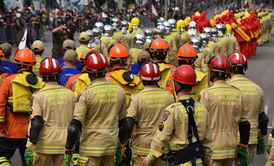 Desfile da Independência em Curitiba, 2024. Passagem do Corpo de Bombeiros Militar do Paraná.