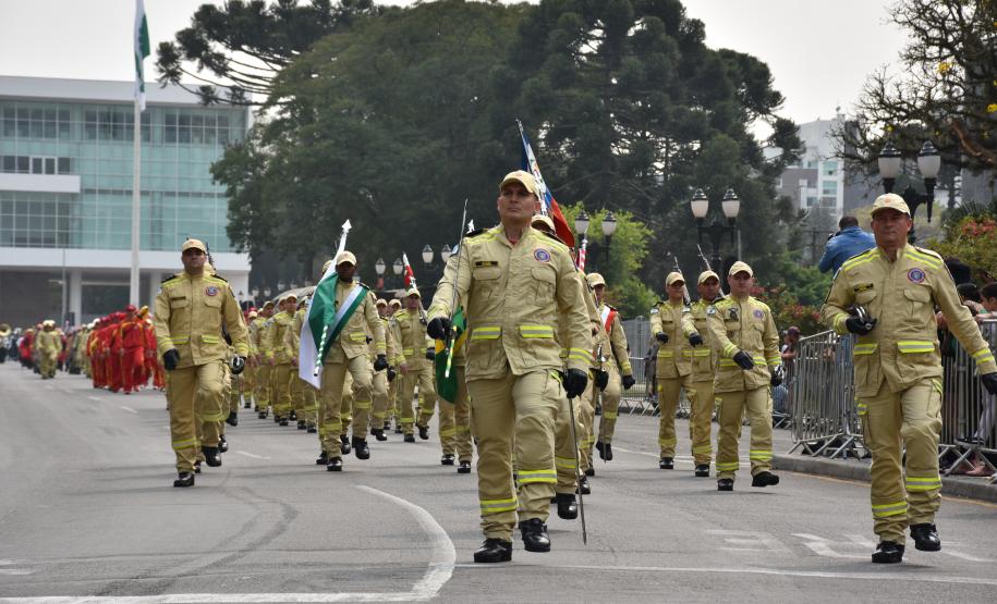 Desfile da Independência em Curitiba, 2024. Passagem do Corpo de Bombeiros Militar do Paraná.