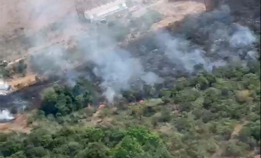 Combate a incêndio usando aeronave em Palmeira.