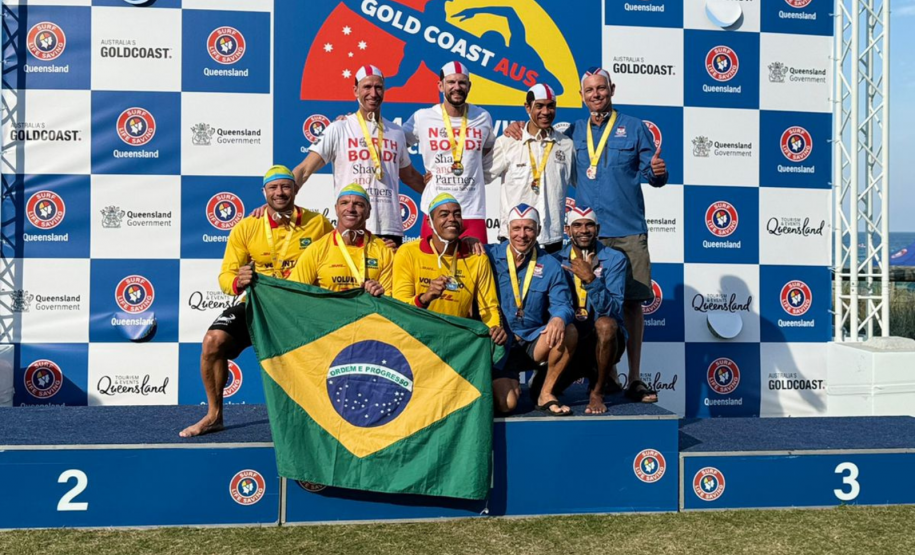 Subtenente Blum, do CBMPR, conquistou medalha de prata no Mundial de Salvamento Aquático, em 2024.