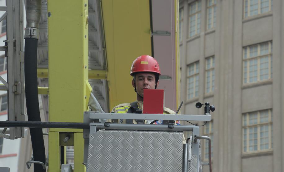 Corpo de Bombeiros Militar do Paraná realiza simulação de resgate na Boca Maldita, em Curitiba, durante a semana do aniversário de 112 anos da Corporação - 2024.