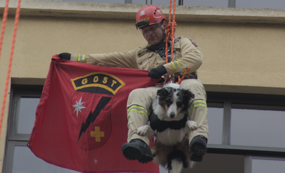 Corpo de Bombeiros Militar do Paraná realiza simulação de resgate na Boca Maldita, em Curitiba, durante a semana do aniversário de 112 anos da Corporação - 2024.