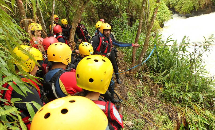 Bombeiros dão dicas para fazer trilhas em segurança.