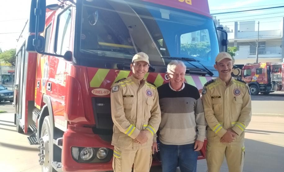 Corpo de Bombeiros de Cianorte e região recebe novo caminhão de combate a incêndios