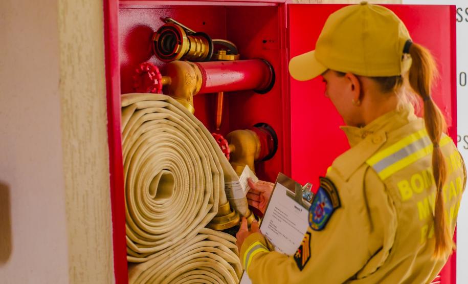 Bombeiros orientam a população sobre emergências em casas noturnas, cinemas e teatros