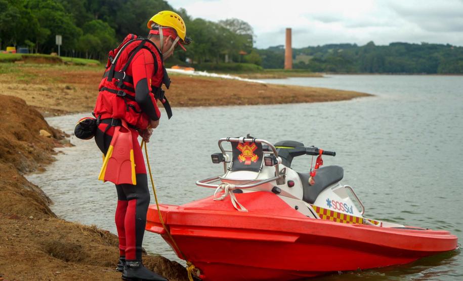 Inéditas no Brasil: Bombeiros passam a ter motoaquáticas de resgate em cenários extremos