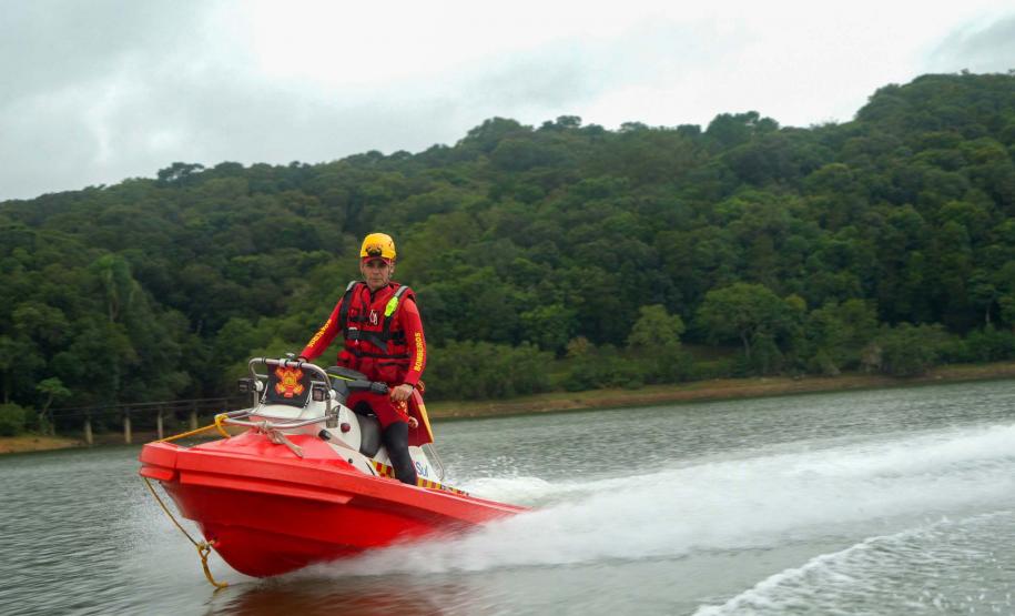 Inéditas no Brasil: Bombeiros passam a ter motoaquáticas de resgate em cenários extremos