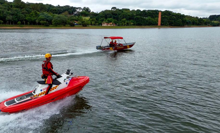Inéditas no Brasil: Bombeiros passam a ter motoaquáticas de resgate em cenários extremos